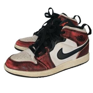 Nike Air Jordan 1 Mid Kids Sneakers Red and White. Size-1.5Y Little Kids